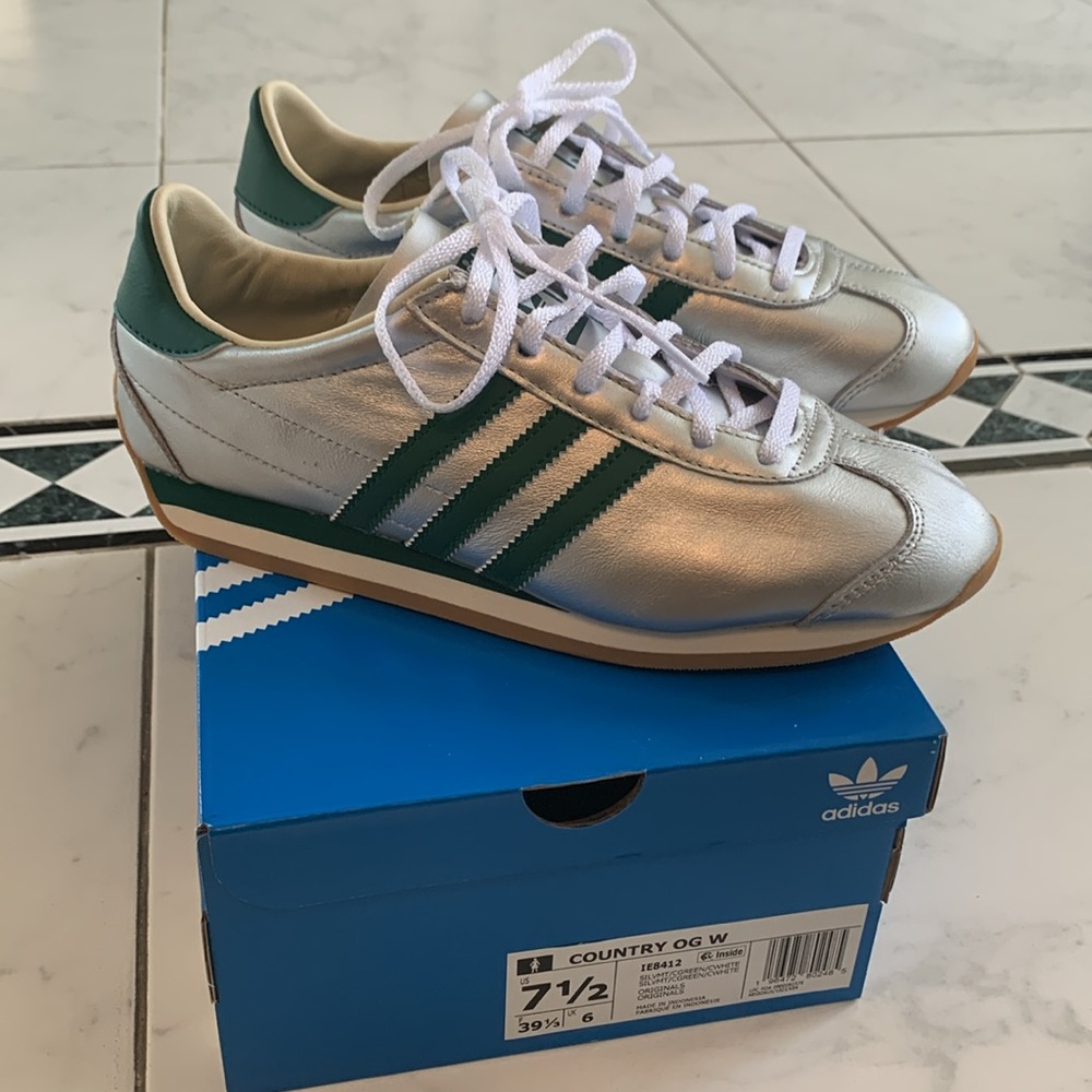 NIB adidas Silver and Green Country OG W 7.5 - Picture 7 of 7